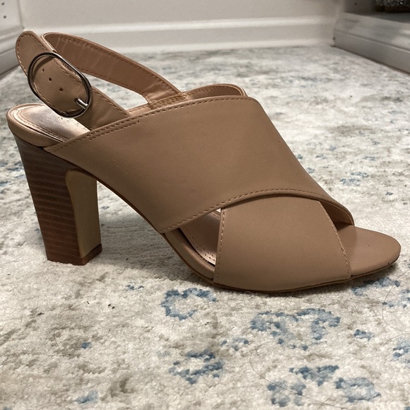 Kelly & Katie tan heels - Picture 7 of 15